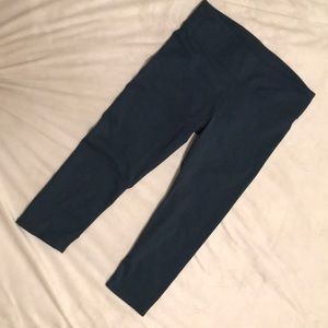 Green Fabletics Cropped Leggings